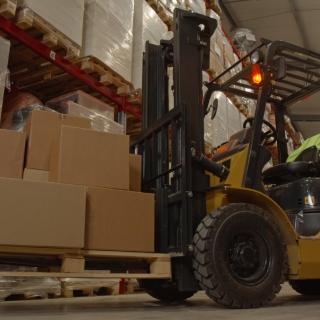 Locação de empilhadeira Votorantim Aluguel de equipamentos para obra Salto Locação de pá carregadeira Salto